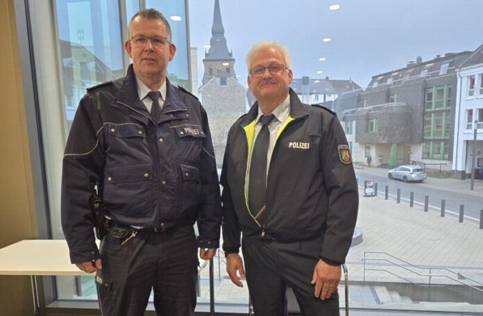 Bezirkspolizist Thomas Stefen und Polizeiwachleiter Frank Bauernfeind unterfütterten die Diskussion mit Zahlen. Foto: Alexander Heinz