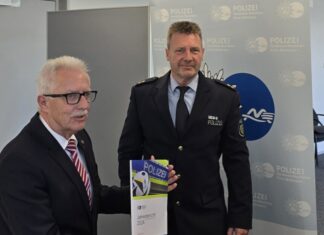 Landrat Thomas Hendele und Polizeioberrat Heiner Mies stellten die Unfallstatistik bei der Kreispolizei in Mettmann vor. Foto: Alexander Heinz