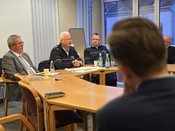 Bei der Gesprächsrunde im Medienzentrum standen Diskussionen rund um Sicherheitsthemen im Mittelpunkt. Foto: Alexander Heinz