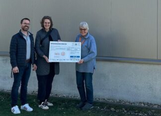 Torsten Scheungraber, Kathrin Beckmann (Lions Club Ratingen – Ratinger Tor) und Ingrid Bauer (1. Vorsitzende, Tafel Ratingen e.V.). Foto: privat