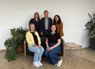 Dr. Volker Reissner und die Veranstalterinnen vom sozialpsychiatrischen Dienst und von der regionalen Schulberatung. Foto: Kreis Mettmann