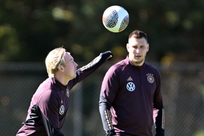 Von der Nationalmannschaft sind Julian Brandt (l) und Niklas Süle (r) gerade weit entfernt. 