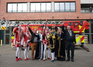 Närrischer Besuch: Prinzenpaare waren bei Ratingens Feuerwehr zu Gast. Foto: FW Ratingen