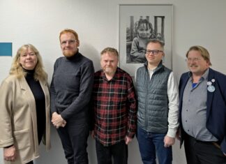 Thomas Küppers (2.v.l.) und Andreas Benoit (2.v.r.) bilden gemeinsam mit Ingmar Janssen (rechts) fortan die Fraktion "PIRATEN plus". Zur Fraktion gehören die sachkundigen Bürgerinnen und Bürger Gaby Glaser, Hans-Peter Westbeld und Christian Paas (nicht im Bild). Foto: privat