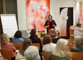 Das Frauennetzwerk für Heiligenhaus hatte den Vortrag organisiert. Foto: Heike Klatte
