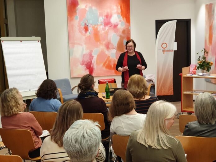 Das Frauennetzwerk für Heiligenhaus hatte den Vortrag organisiert. Foto: Heike Klatte