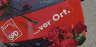 Rosen für Gleichberechtigung und Solidarität verteilt die SPD Velbert. Foto: SPD Velbert