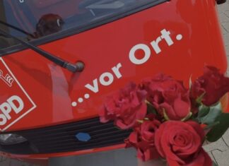 Rosen für Gleichberechtigung und Solidarität verteilt die SPD Velbert. Foto: SPD Velbert