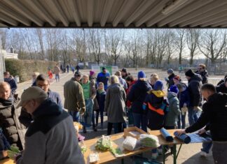Für die Engagierten gab es eine Stärkung und die Möglichkeit, sich über kuriose Funde auszutauschen. Foto: privat