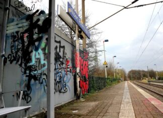 Immerhin: Das Schild lässt sich noch lesen. Foto: Volkmann
