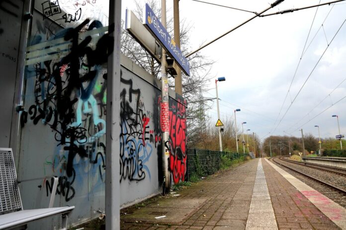 Immerhin: Das Schild lässt sich noch lesen. Foto: Volkmann