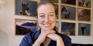 Bestseller-Autorin Katharina Afflerbach liest am Dienstag, den 18.03.2025, um 19:30 Uhr in der Stadtbücherei im Bürgerhaus Hochdahl aus ihrem neuen Buch „Zuversicht – Wahre Geschichten vom Weitermachen und Wachsen in schwierigen Zeiten“. Foto: Katharina Afflerbach