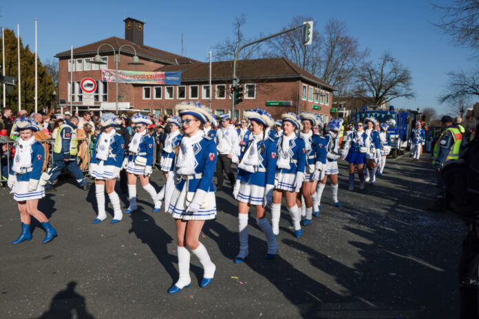 Der Sonntag steht in Lintorf traditionell im Zeichen des Kinderkarnevals. Foto: Alexander Heinz