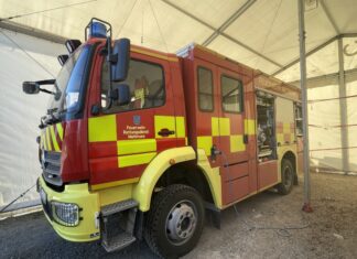 Die Gerätefächer des Fahrzeugs der Löschgruppe Obschwarzbach sind gestern aufgebrochen worden. Foto: Feuerwehr Mettmann