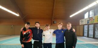 Die U18-Jungen des Netzballvereins haben sich durch einen 6:0 Sieg bei Blau Weiß Ronsdorf die Bezirksliga-Meisterschaft erkämpft. Von links nach rechts: Ilian Mechbal, Maximilian Jacob, Marlon Eick, Luis Bischoff und Noah Häntzschel. Es fehlen: Falk Jochum, Len Bachmann, Justus Robert Brackmann, Leon Scheffels. Foto: NBV