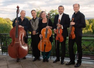 Paul Gulda und das Ensemble Europa. Foto: Fabienne Schröder
