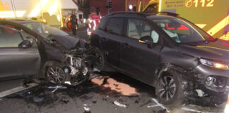 Die beiden Fahrzeuge waren nicht mehr fahrbereit und mussten abgeschleppt werden. Foto: Polizei