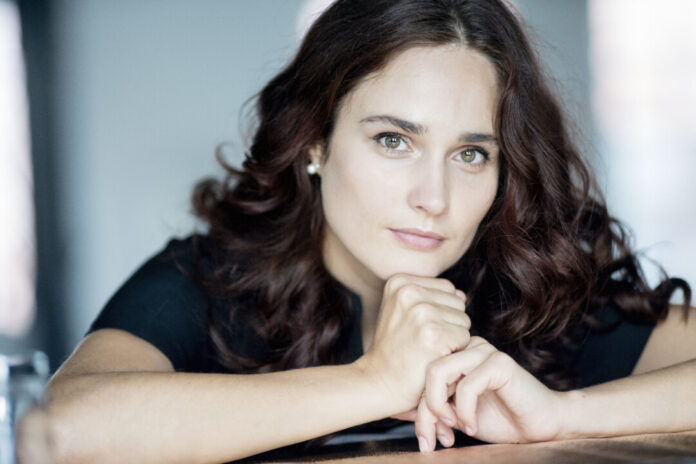 Die Pianistin Anna Vinnitskaya gastiret in Essen. Foto: Marco Borggreve