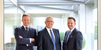 Seit Juni 2024 steht ein Dreier-Vorstand an der Spitze der Volksbank im Bergischen Land. Henning Wichart, Andreas Otto und Christian T. Fried (v.l.) blicken zufrieden auf das Geschäftsergebnis 2024 ihres Hauses. Foto: Volksbank/Bettina Osswald