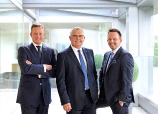 Seit Juni 2024 steht ein Dreier-Vorstand an der Spitze der Volksbank im Bergischen Land. Henning Wichart, Andreas Otto und Christian T. Fried (v.l.) blicken zufrieden auf das Geschäftsergebnis 2024 ihres Hauses. Foto: Volksbank/Bettina Osswald