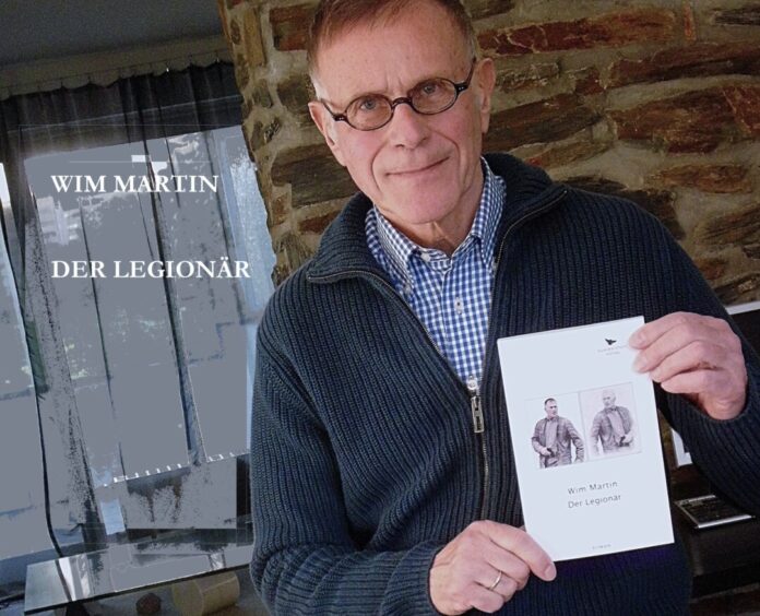 Wim Martin mit seinem neuen Werk: "Der Legionär". Foto: privat