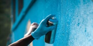 Gut gemachte Graffiti sind Kunst, allerdings werden die Spraydosen nicht selten auch eingesetzt, um Wände achtlos vollzuschmieren. Foto: pixabay