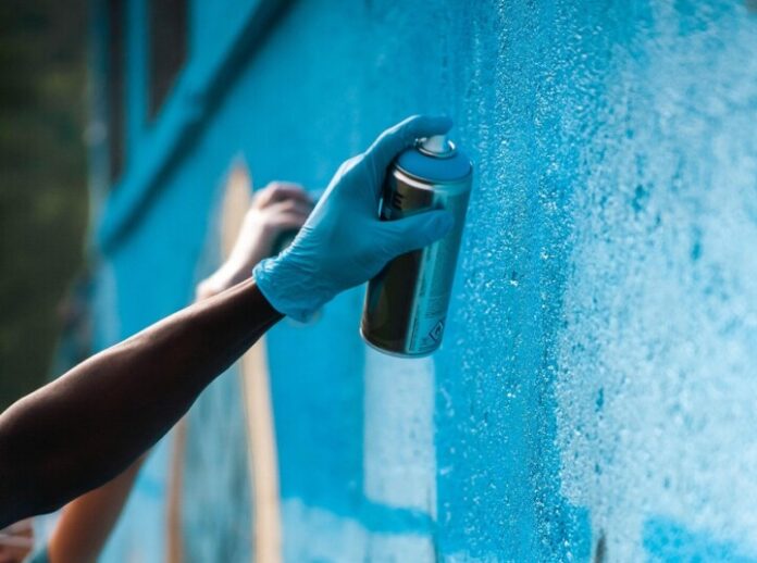 Gut gemachte Graffiti sind Kunst, allerdings werden die Spraydosen nicht selten auch eingesetzt, um Wände achtlos vollzuschmieren. Foto: pixabay