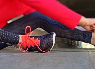 Eine Frau in Sportkleidung ist zu sehen. Foto: pixabay