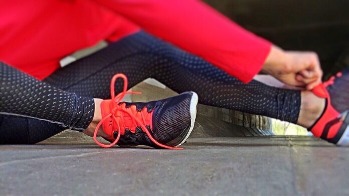 Eine Frau in Sportkleidung ist zu sehen. Foto: pixabay