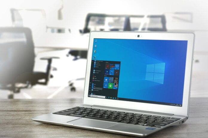 Zunächst erschien eine Nachricht auf dem Computer. So leiteten die Betrüger ihren Trick ein. Foto: pixabay