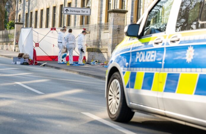 Nach Attacken mit einem Messer in Bielefeld wird der Tatverdächtige in eine psychiatrische Klinik eingewiesen. (Archivbild)