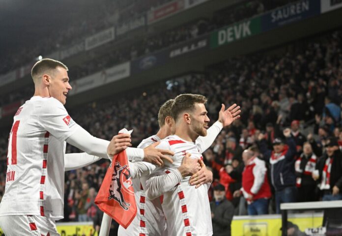 Zu Hause jubelt der 1. FC Köln gegen Darmstadt.