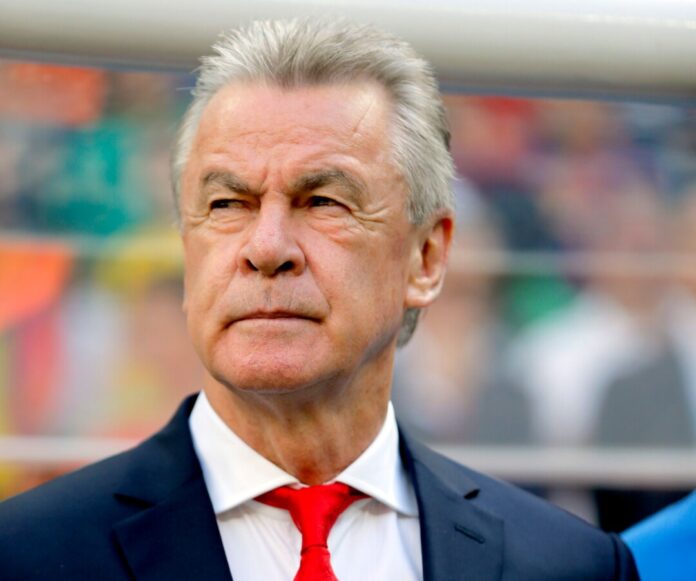 Ex-Trainer Ottmar Hitzfeld sieht keinen Favoriten im deutschen Champions-League-Duell.