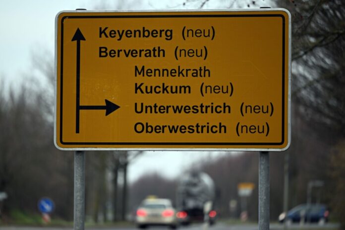 In Erkelenz am Braunkohletagebau Garzweiler werden neue Namen für Dörfer gesucht. Wegen des vorgezogenen Endes der Braunkohleförderung haben Dörfer, die doch nicht abgebaggert werden, und Orte mit den Umsiedlern denselben Namen. (Archivfoto)