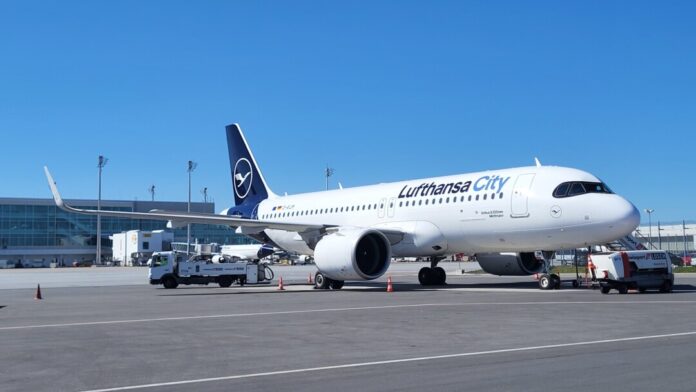 Die "Mettmann": Neben der Vordertür ist der Name der Kreisstadt zu lesen. Foto: Lufthansa