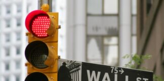 Unter anderem an der Wall Street geht es derzeit turbulent zu. Foto: VZ NRW/adpic
