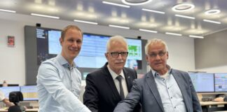 Monheims Bürgermeister Daniel Zimmermann, Landrat Thomas Hendele und Langenfelds Bürgermeister Frank Schneider gaben das Startsignal. Foto: Kreis Mettmann