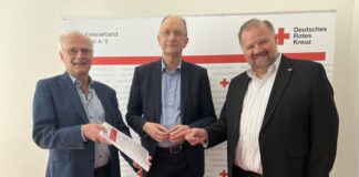 DRK-Kreisvorsitzender Norbert Danscheidt, Dr. Klaus Wiener MdB, DRK-Kreisgeschäftsführer Stefan Vieth (v. l.). Foto: Büro Klaus Wiener