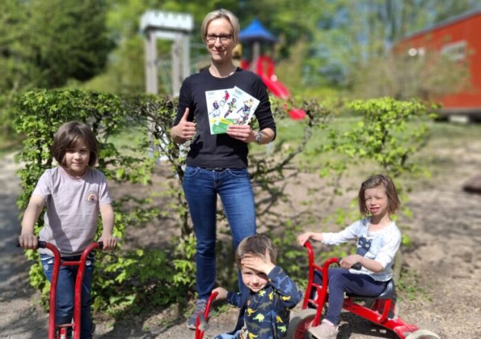 Laura, Jessica Werner, Leon und Lara in der Ev. Kindertagesstätte „Am Hoshof“ in Mettmann. Foto: Kreisverkehrswacht