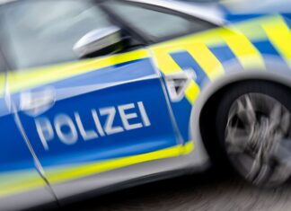 Eine Frau ist bei einem Arbeitsunfall auf einem Bauernhof lebensgefährlich verletzt worden. (Symbolbild)