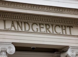 Das Landgericht Bonn hat einen 35-Jährigen wegen Mordes an seiner Ehefrau verurteilt. (Archivbild) 
