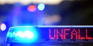 Die Polizei sichert die Unfallstellen. (Symbolbild)