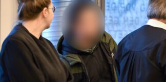 Im Prozess um vierfachen Mord in Solingen am Landgericht Wuppertal hat eine Rechtsanwältin die Polizei angezeigt. Die Staatsanwaltschaft aber sieht die Vorwürfe als unbegründet an. 