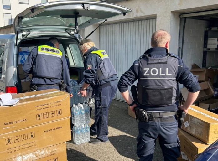 Gemeinsame Gewerbekontrolle von Zoll, Ordnungsamt und Polizei. Foto: Polizei