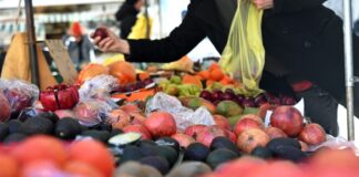 Obst ist teurer geworden - wohl auch hier auf einem Marktplatz.