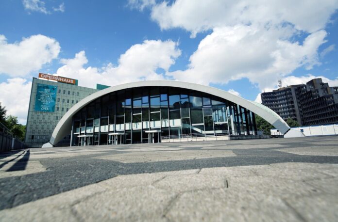 Das Opernhaus in Dortmund wollte an Karfreitag eine Wagner-Oper aufführen. Nach rechtlichen Bedenken der Bezirksregierung Arnsberg wurde der Plan verworfen. (Archivbild)