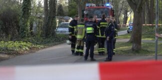 Durch eine Verpuffung ist ein 72 Jahre alter Mann in Euskirchen bei Arbeiten mit einem Trennschleifer an einem verschlossenen Metallfass tödlich verletzt worden.