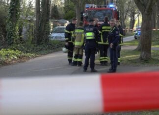 Durch eine Verpuffung ist ein 72 Jahre alter Mann in Euskirchen bei Arbeiten mit einem Trennschleifer an einem verschlossenen Metallfass tödlich verletzt worden.
