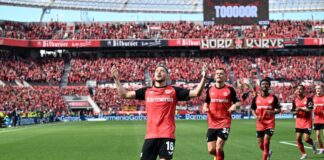  Leverkusens Emiliano Buendia traf kurz vor der Pause zum 2:0. 
