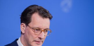 NRW-Ministerpräsident Hendrik Wüst ist bekennender Katholik. (Archivbild)